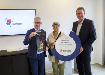 Jens Jørgen Calundan, formand for Spar Nord Bankråd Nord, festivalformand Lis Jensen og direktør Morten Kock, Spar Nord Frederikshavn.