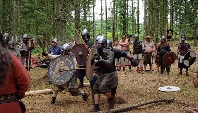 Rollespil ved vikingemarked i Yxengaard. Foto: Arkiv.