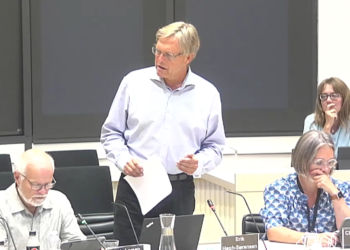 Erik Høgh-Sørensen i byrådssalen på Rådhuset i Hjørring..