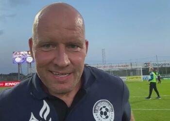 Cheftræner hos Vendsyssel FF, Henrik Pedersen, var glad for sejren.
Foto: Mogens Jørgensen / TV2 Nord.