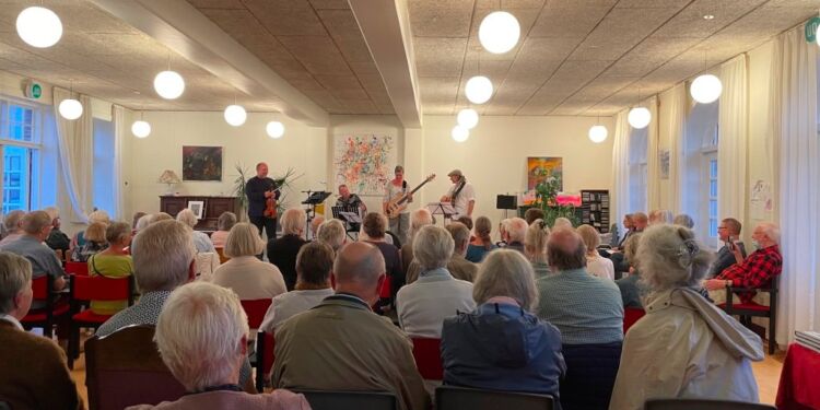 Fuldt hus til Nordskær på Den Gamle Station. Foto: Privat.