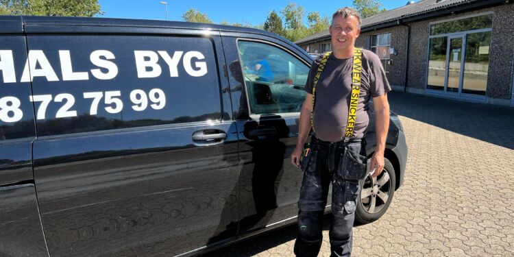 Morten Steen ved den store ejendom på Grævlingevej med gavl ud mod Dalsagervej.