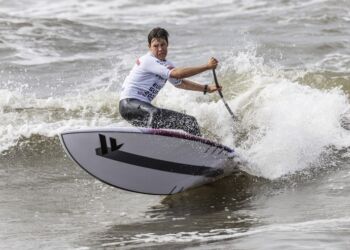 Danske Noa Stender vandt EM guld i SUP SURF ved EUROSUP i Hvide Sande. Foto : John Carter.