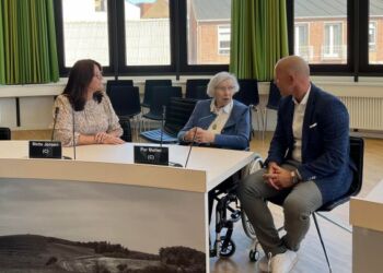 Mette Jensen, Anne Margrethe Sønderby og Per Møller i byrådssalen på Rådhuset.