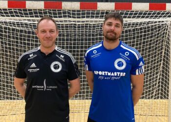 Cheftræner Mads Hvid til venstre sammen med Oliver Prince.