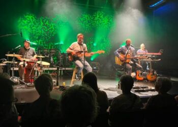 Version 1.0 ved en tidligere koncert på scenen i auditoriet på Nordsøen Oceanarium. Foto: Arkiv.