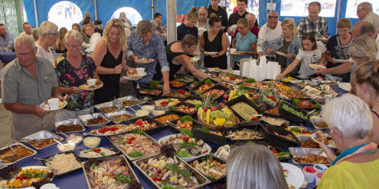Fiskebuffet ved Hirtshals Fiskefestival. Foto: Arkiv.