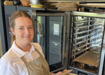 Bager Amanda Axelsen.