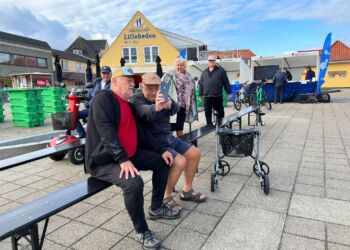 Poul Teilmann fik i september 2022 på Den Grønne Plads en selfie med Kjeld Torbjørn fra Slåbrock Band. Foto: Niels Skipper.