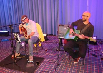 De Sørgelige Rester på scenen til Indian Summer.