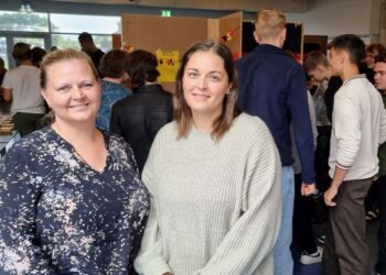 På hhx3 står fra venstre sproglærerne Kristine Nielsen og Camilla Dietz.