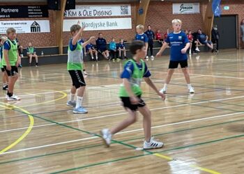 Her spiller Tornby (iført grønne overtrækstrøjer)mod Fjerritslev i rækken for U11. Foto: Niels Chr. Jakobsen.