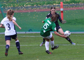 Her scorer Ashley Lynn Riefner kampens enlige mål.