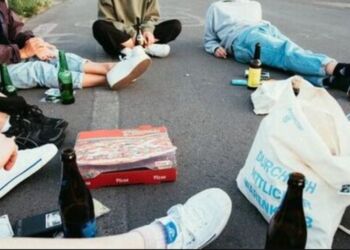 enige i, at børn og unge under 18 år ikke skal kunne købe alkohol. Foto: Unsplash.