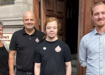 Fra venstre ejere af Restaurant Bone’s i Hjørring og Frederikshavn Ulla og Ole Søndergaard, praktikant Ejnar og virksomhedskonsulent Kenneth Brøndum, Business Hjørring.