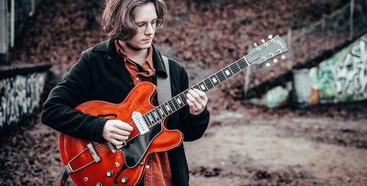 Guitarist Casper Hejlesen.