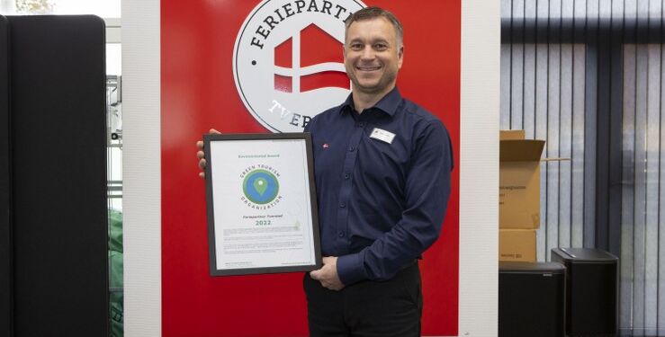 Bureauleder Jesper Smidt med beviset på GTO-certificeringen.