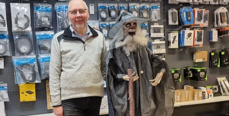 På billedet ses Tommy Høj, der er tovholder på arrangement hos Hirtshals Handel & Erhverv. Det er ham til venstre i billedet.