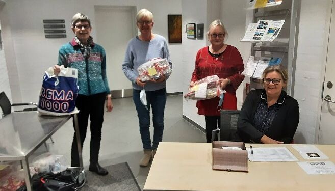 Fire af de frivillige forrige år hos Menighedsplejen i Hirtshals Sogn. Foto: Arkiv.