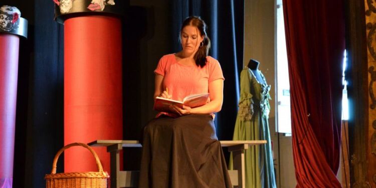 Linnea Voss på scene hos Vendsyssel Teater.