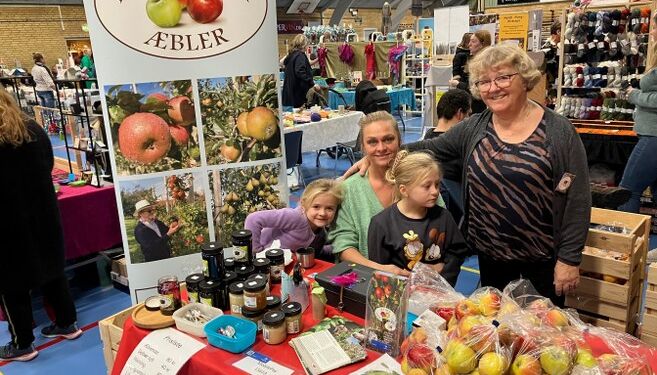 Søndag i Højene Hallerne var mange fra familien samlet, nemlig foruden ejerne også svigerdatter Louise og børnebørnene Elise og Ebba.