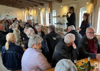 Jan Andersson er leder af Steinprent og holdt tale ved ferniseringen af Kunst på Fyret. Foto: Niels Skipper.