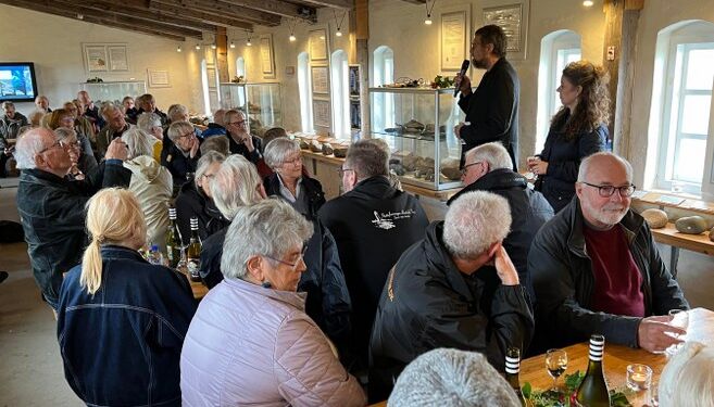 Jan Andersson er leder af Steinprent og holdt tale ved ferniseringen af Kunst på Fyret. Foto: Niels Skipper.
