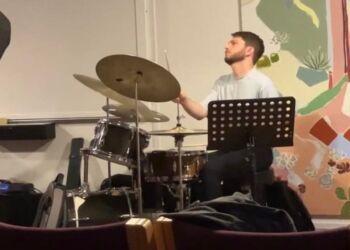 Yannik under konceten i Vrå.