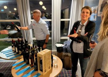 Pia og René Ejstrup Larsen har tidligere været arrangører og værter ved vinsmagning på Hotel Hirtshals. Foto: Arkiv.