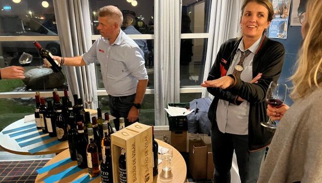 Pia og René Ejstrup Larsen har tidligere været arrangører og værter ved vinsmagning på Hotel Hirtshals. Foto: Arkiv.