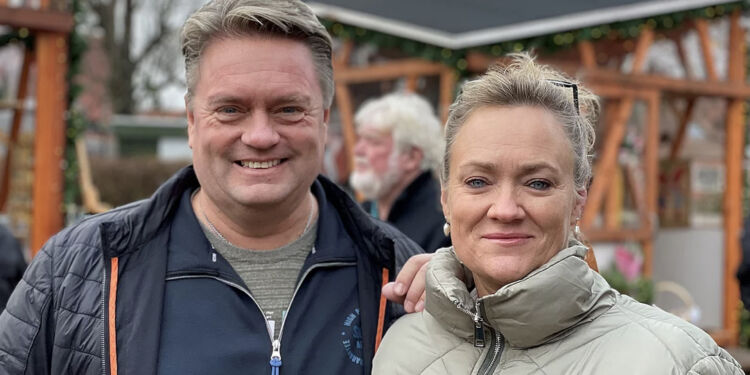 Johnny Hansen og hustruen Gitte Mortensen var lørdag eftermiddag til julemarkedet i Ålbæk.