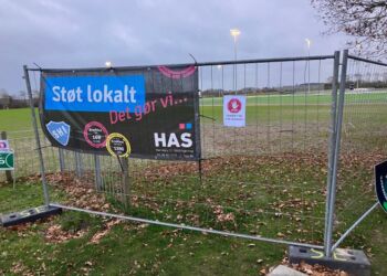 Det Blå Frirum er fodboldbaner på kunstgræs, løbebaner, padeltennis, højdespring, teqball borde og et mere end 2500 kvadratmeter område til fri leg, sport og udfoldelse.