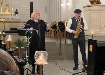 Marie Carmen Koppel og broren Benjamin Koppel i Hirtshals Kirke.