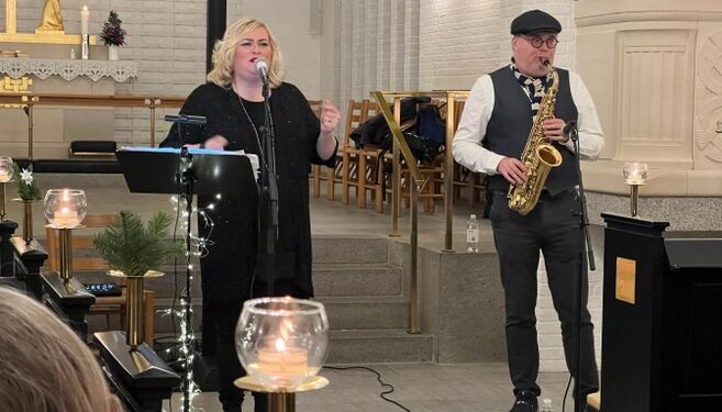 Marie Carmen Koppel og broren Benjamin Koppel i Hirtshals Kirke.