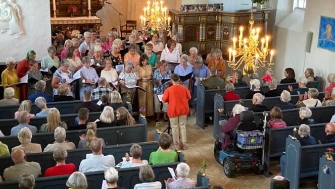 Hjørringkoret ved en tidligere koncert i en anden kirke. Foto: Privat.