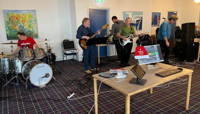 Humphrey øver på Hotel Hirtshals. Foto: Niels Skipper.