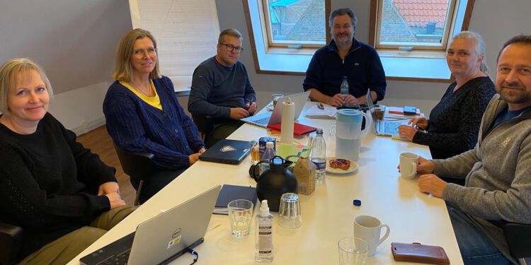 Lise Steiniche, Helle Weile Larsen, næstformand Tom Kærgaard Nielsen, formand Lars Busk Hansen, kredskasserer Anne Dahl og René Borup Dehn fra Lærerkreds Nord.