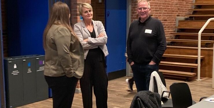 I midten ses håndboldspiller Rikke Nielsen fra LykkeLiga, der til januar holder foredrag i Emmersbæk Kirke.