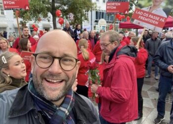 Fødevareminister Rasmus Prehn var med til at tage imod statsminister Mette Frederiksen i Aalborg