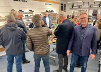 Jens Jacob i sit stiveste puds ved fejringen af de 30 år som skopusher i Hirtshals. Foto: Niels Skipper.