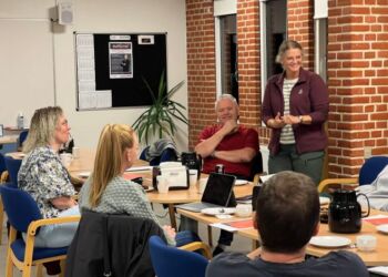 Lene Peilicke og Per Hejlesen ved skolebestyrelsesmødet mandag aften på Bindslev Skole. Foto: Niels Skipper.