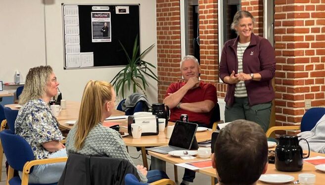 Lene Peilicke og Per Hejlesen ved skolebestyrelsesmødet mandag aften på Bindslev Skole. Foto: Niels Skipper.