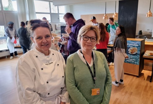 De to ankerlærere på projektet, fra venstre er det Cathrine Viviano, lærer på Gastronom & Service samt Helle Jensen, afsætningslærer på EUD Business.