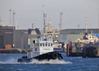 Tybring på vej til kaj efter endnu et veludført job hos et af rederierne hos Hirtshals Havn. Foto: Arkiv.