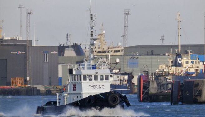 Tybring på vej til kaj efter endnu et veludført job hos et af rederierne hos Hirtshals Havn. Foto: Arkiv.