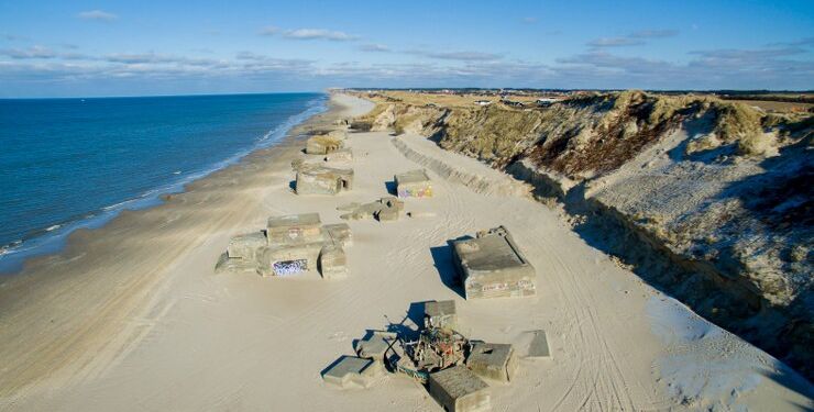 Bunkere på stranden ved Furreby. Foto: Allan Ekström.