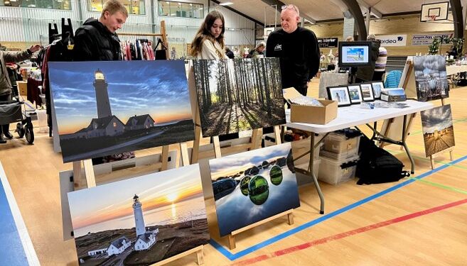 Fotograf Kurt Sørensen havde til lørdagens Vesterhavs Basar igen medbragt adskillige flotte billeder med motiver fra Hirtshals.