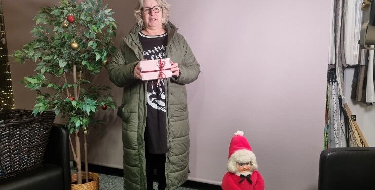 Anita Jensen vandt hovedgevinsten i julekalenderen hos HHE.