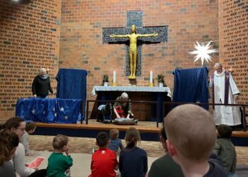 Krybbespil i Emmersbæk Kirke. Foto: Arkiv.