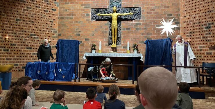 Krybbespil i Emmersbæk Kirke. Foto: Arkiv.